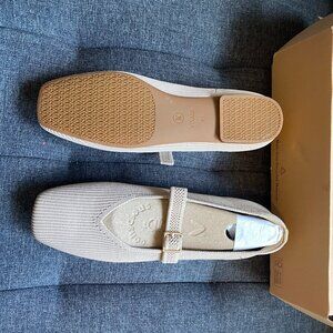 Brand New Mary-Jane Flats Vivaia Brand